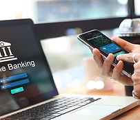 notebook com os dizeres banco online na tela , representando o pagamento online