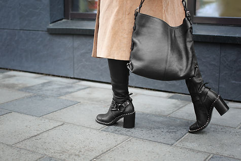 Botas e bolsa da moda