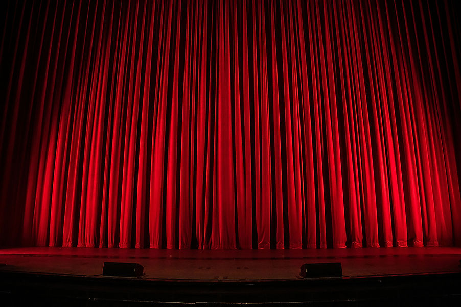 Rideaux de scène rouges