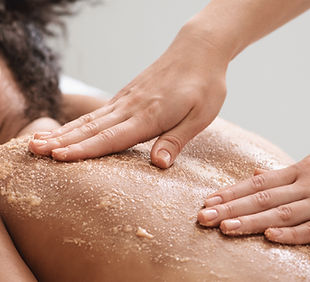 Sesión de masaje exfoliante de la piel