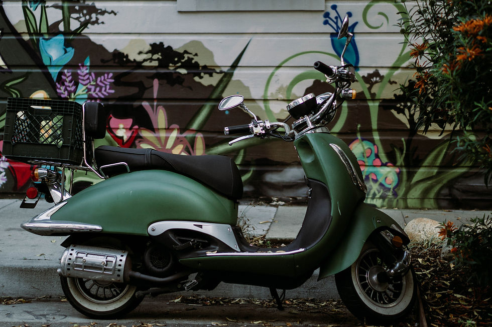 Scooter à moteur vert