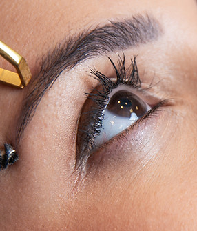 Wenkbrauwepilatie bij CRE'ART in Brugge