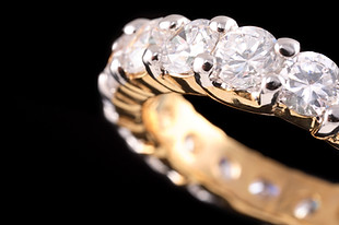 Gold diamond ring