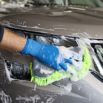 Voiture en cours de lavage