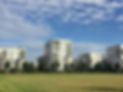 Neubausiedlung im Sommer