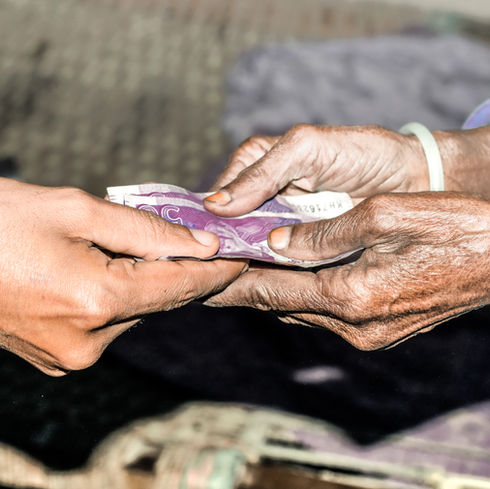 Přehled darovacích platforem: Jak si vybrat tu pravou pro váš online fundraising