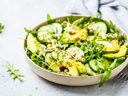 Avocado en kip salade