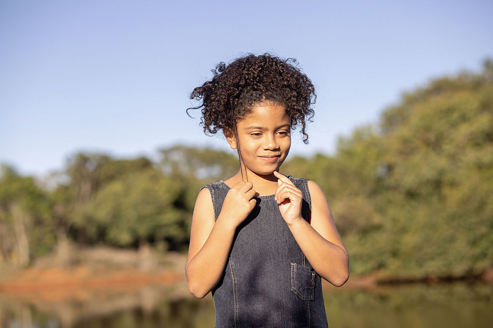 Niña 9 años en el campo