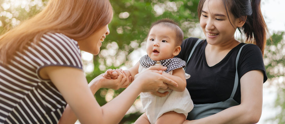 It's Gifting Season: Why Giving Your Nanny a Bonus Matter