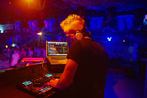DJ