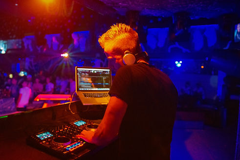DJ