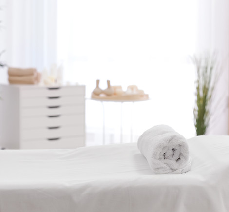 manuelle Therapie, Massage, Ohrakupunktur, Schmerztherapie Chiropraktik, Gelenkmanipulation, Tuina-Massage, chiropraktische Behandlung, Osteopathie