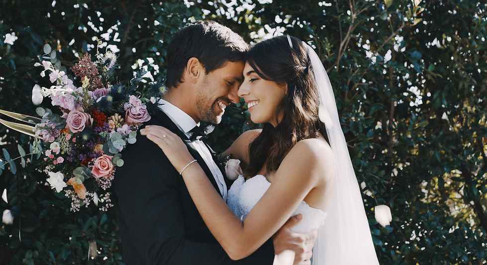 Umarmung des Hochzeitspaares