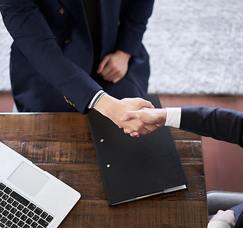 gestión y tramitación de contratos privados y laborales