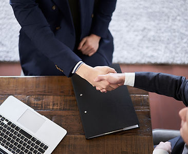 gestión y tramitación de contratos privados y laborales