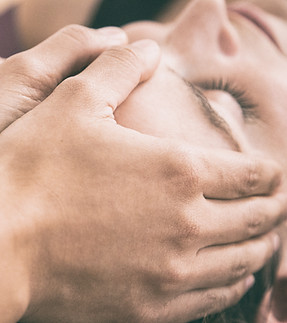 フェイスマッサージセラピー