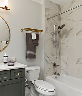 Pose de miroir sur mesure dans une salle de bain à Toulouse