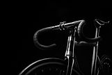 Primer plano del manillar de la bicicleta