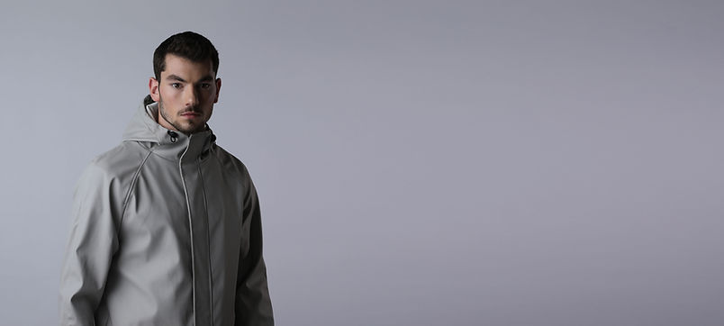 Homem vestindo jaqueta