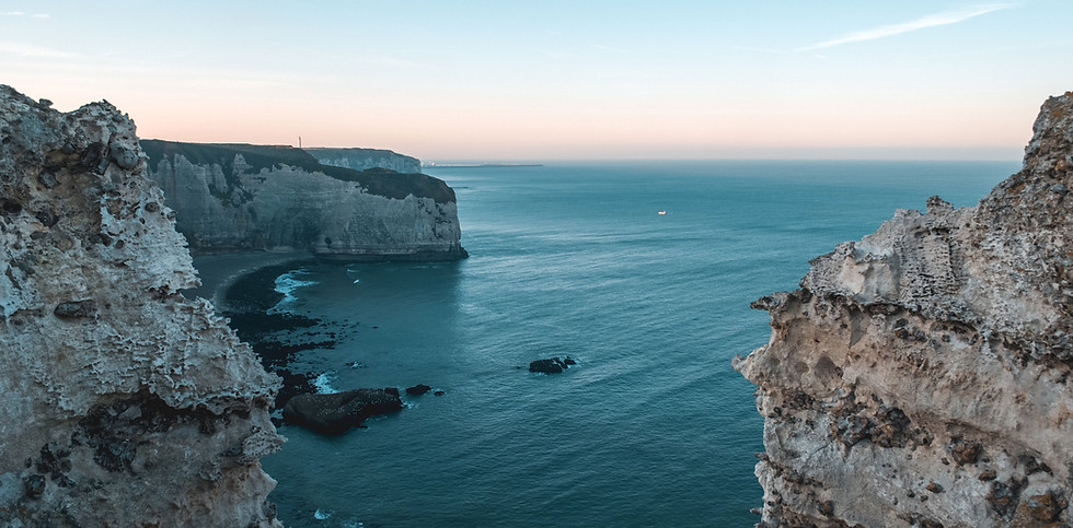 Formations rocheuses sur la plage