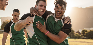 Equipo deportivo feliz