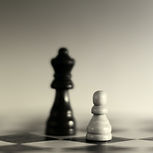 Gros plan sur des pièces d'échecs