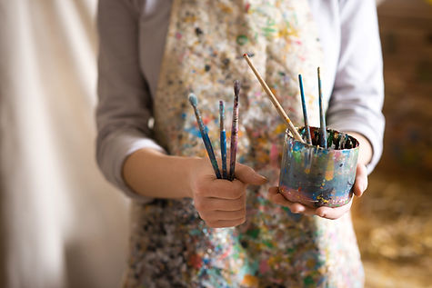 Artiste aux pinceaux