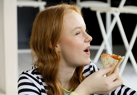 Manger de la pizza