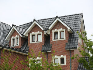 Deck the Roof: How to Remove Stains from Shingles and Keep Your Home Holiday-Ready