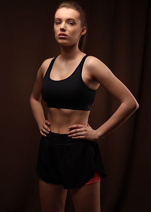 Mulher em roupas esportivas