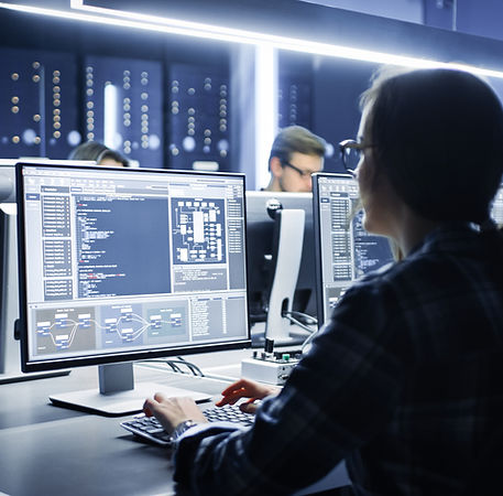 Équipe de nuit au bureau