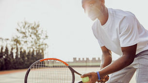 Tennisellenbogen: Ursache, Symptome und Behandlung | schmerzcenter.com