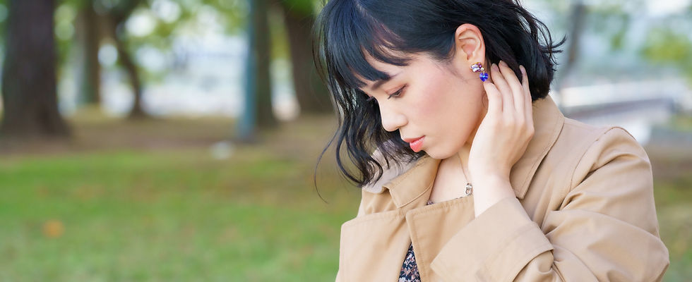 ピアスをつけた女性