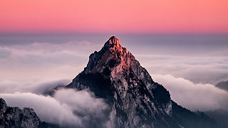 Berg bij zonsondergang