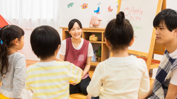 Jeunes enfants en classe