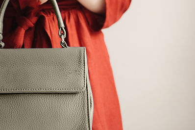 ハンドヘルドバッグ