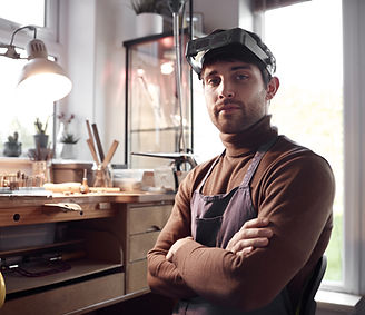 Atölyede Genç Zanaatkar