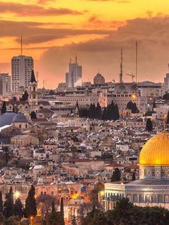 A escalada nas tensões no Oriente Médio está a causar aumentos significativos nos preços do petróleo