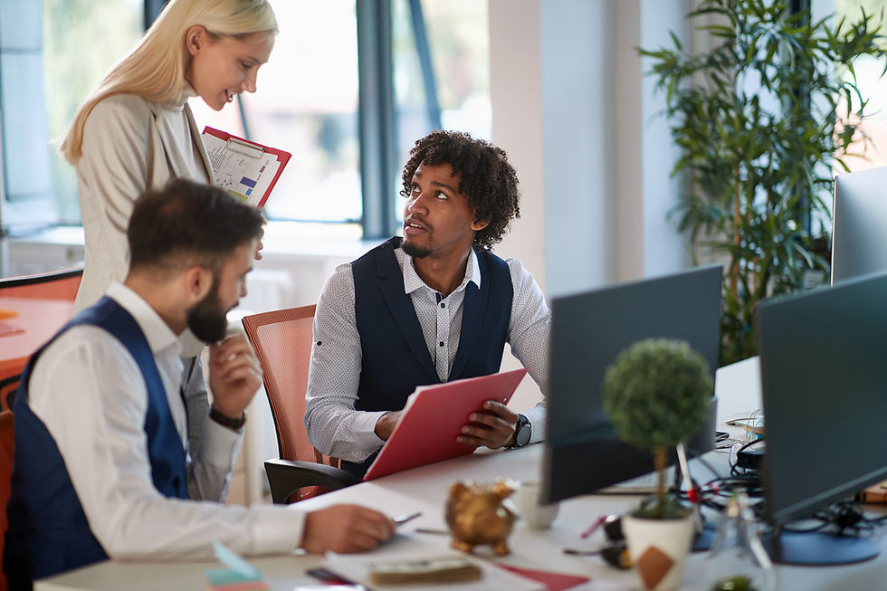 辦公室團隊討論