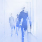 Arbeitnehmer sind immer wieder mit Unsicherheiten und Herausforderungen konfrontiert. Aber die Kündigung ist eine besonders einschneidende und belastende Situation. Das einzige Mittel dagegen ist die Kündigungsschutzklage. Hier wird sie näher beleuchtet.