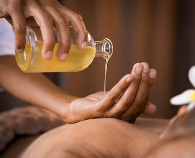 Huile de massage versée