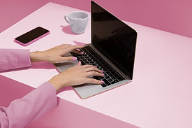Taper sur un ordinateur portable