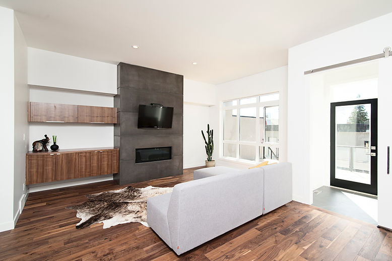 Habitación con piso de madera
