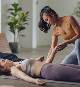 Interacción en la clase de yoga