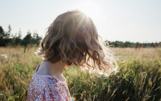 Coupe et couleur de cheveux Femme dans le champ