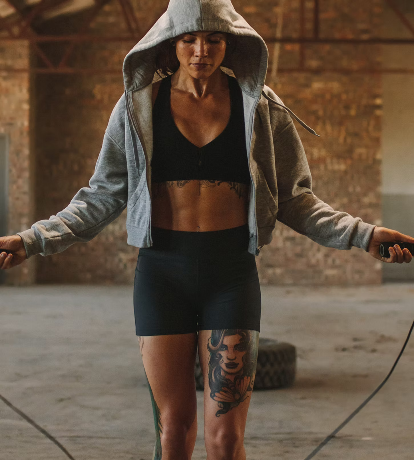 woman doing pull up 