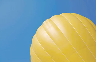 Gelber Heißluftballon
