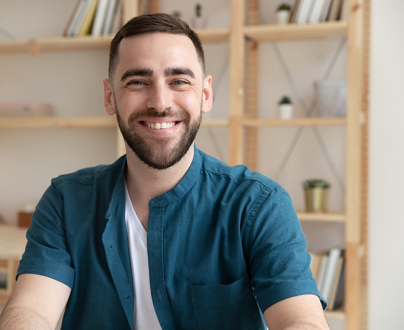 Portrait d'un homme souriant
