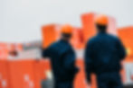 Trabajadores en el área de almacén