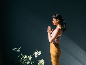 Mujer Practicando Yoga